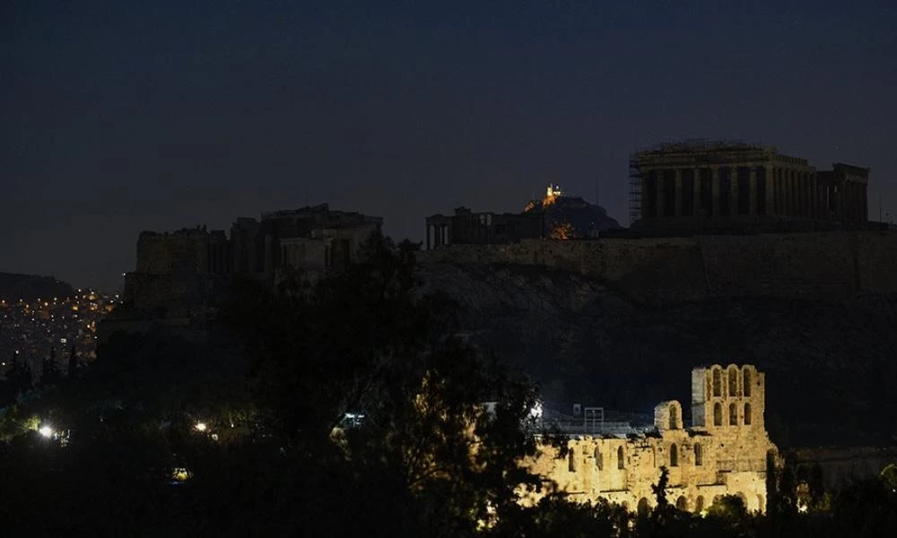Η Ακρόπολη έσβησε τα φώτα της για την «ώρα της γης»